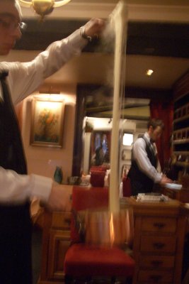 The waiter stretches aligot